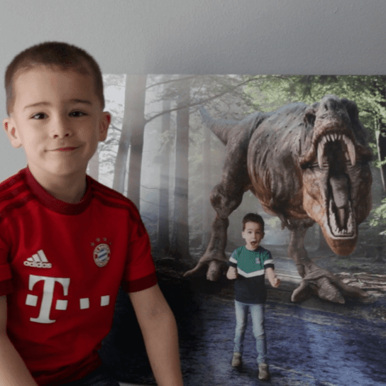 Customer with Dino Forest canvas 5